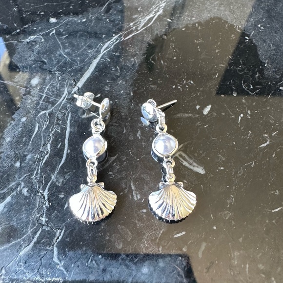 BEACH SILVER Pearl Shell Minimalist Stud GIFT Earrings With Gift Bag - Picture 3 of 5